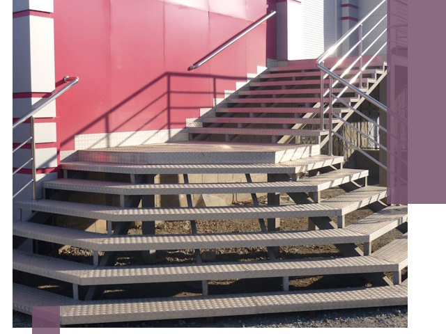 Лестницы для магазина в Йошкаре-Ола — изготовление и монтаж